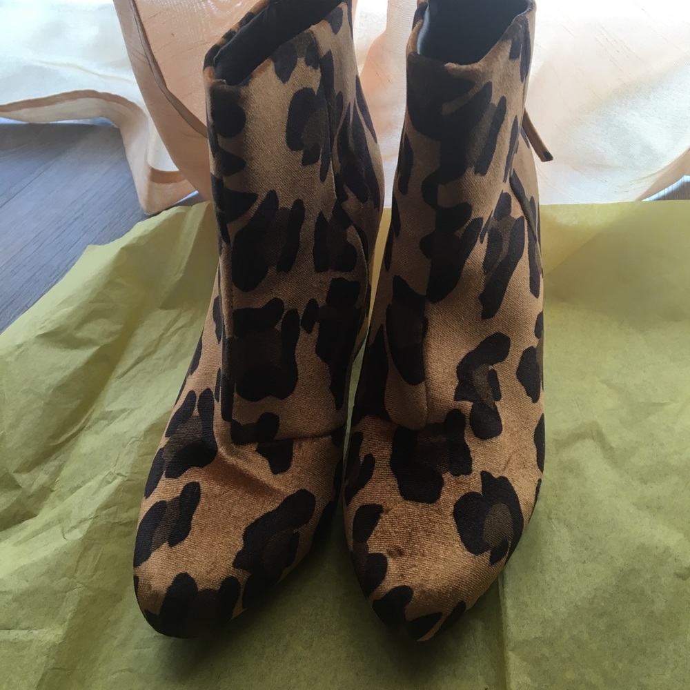 Fabulous ASOS houndstooth velvet boot